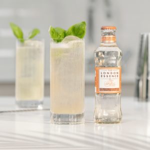 Collins Litchi Basilic cocktail de gin London Essence Company