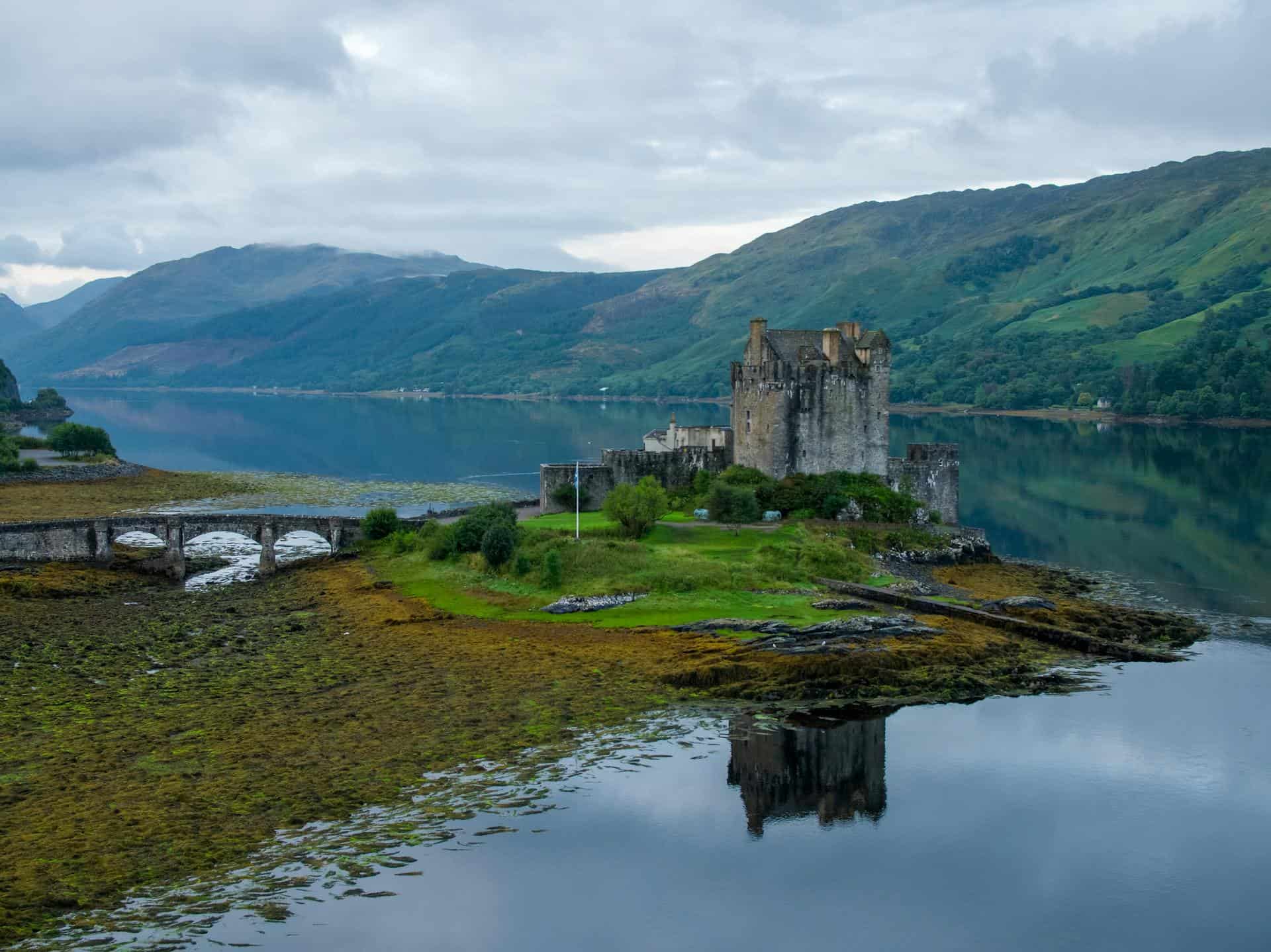 Castle - Scotland - Lake