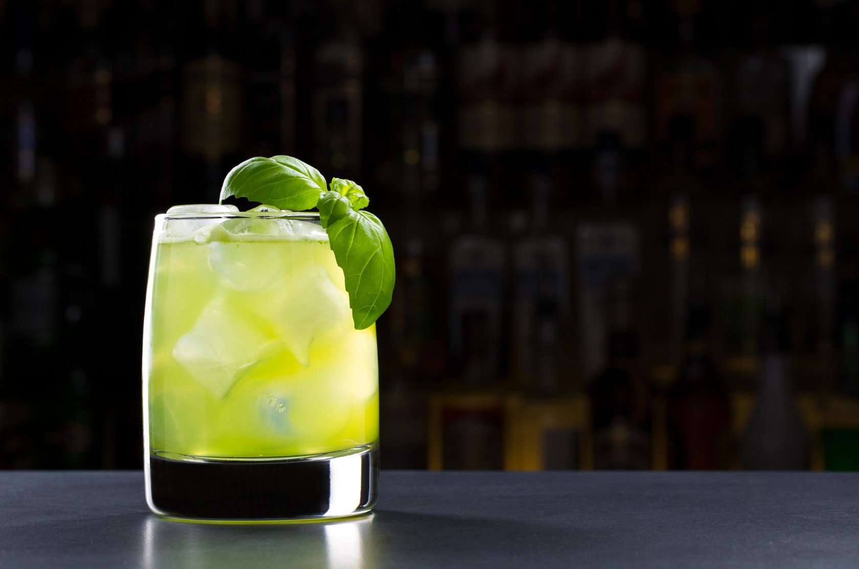 Cocktail Enzo: recette basilic raisins